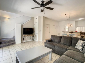 Luxury DISNEY Townhome-Getaway minutes from DISNEY townhouse